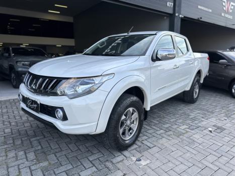 MITSUBISHI L 200 Triton 2.4 16V SPORT HPE 4X4 CABINE DUPLA TURBO DIESEL AUTOMTICO, Foto 4