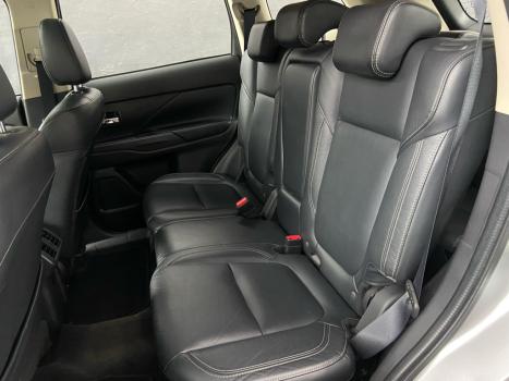 MITSUBISHI Outlander 3.0 V6 24V 4P HPE-S AWD AUTOMTICO, Foto 13
