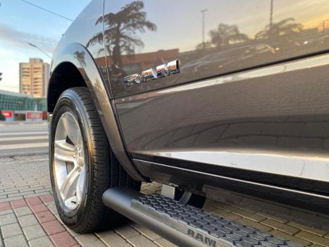 RAM 1500 5.7 V8 CLASSIC LARAMIE CABINE DUPLA 4X4 AUTOMTICO, Foto 17