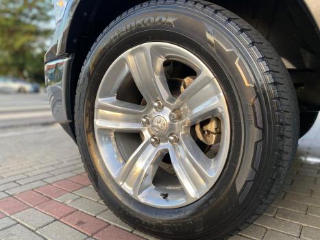 RAM 1500 5.7 V8 CLASSIC LARAMIE CABINE DUPLA 4X4 AUTOMTICO, Foto 18