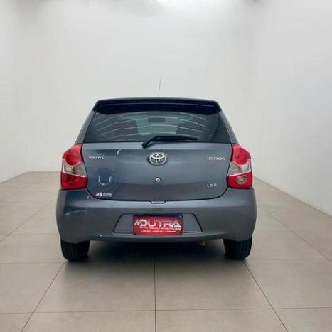 TOYOTA Etios Hatch 1.3 16V 4P FLEX X, Foto 5