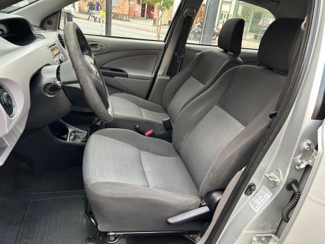 TOYOTA Etios Hatch 1.3 16V 4P FLEX, Foto 9