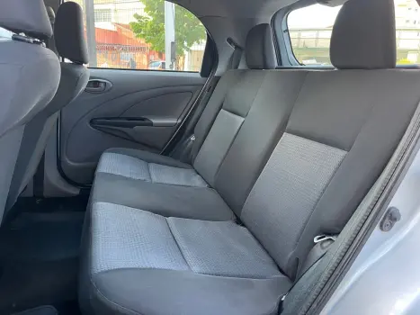 TOYOTA Etios Hatch 1.3 16V 4P FLEX, Foto 5