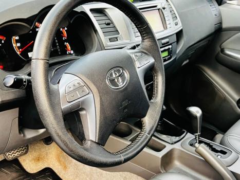 TOYOTA Hilux Caminhonete 3.0 4P 4X4 SRV TURBO DIESEL TOP CABINE DUPLA AUTOMTICO, Foto 21