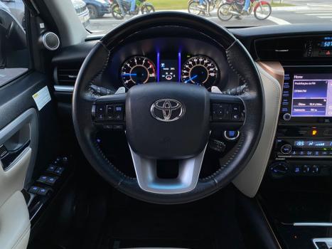 TOYOTA Hilux SW4 2.8 4P SRX 4X4 DIAMOND 7 LUGARES TURBO DIESEL AUTOMTICO, Foto 7