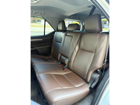 TOYOTA Hilux SW4 2.8 16V 4P SRX 4X4 7 LUGARES TURBO DIESEL AUTOMTICO, Foto 11