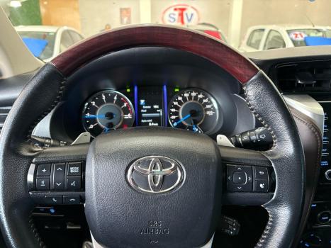 TOYOTA Hilux SW4 2.8 16V 4P SRX 4X4 7 LUGARES TURBO DIESEL AUTOMTICO, Foto 14