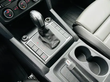 VOLKSWAGEN Amarok 3.0 V6 CABINE DUPLA HIGHLINE 4X4 TURBO INTERCOOLER AUTOMTICO, Foto 18