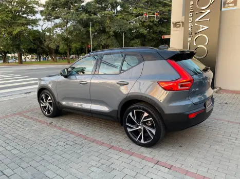 VOLVO XC40 1.5 16V 4P T5 RECHARGE HBRIDO R-DESIGN GEARTRONIC AUTOMTICO, Foto 4