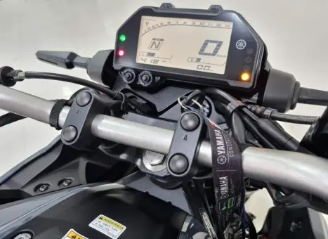 YAMAHA MT-03 300 ABS, Foto 3