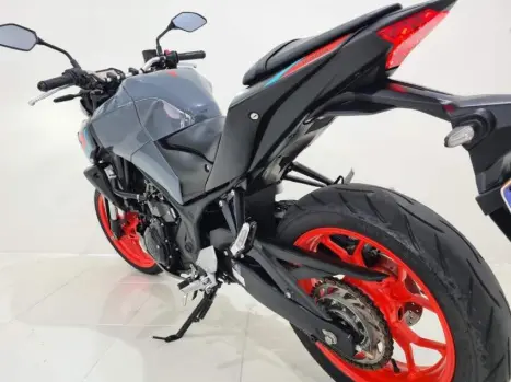 YAMAHA MT-03 300 ABS, Foto 4