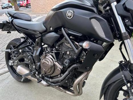 YAMAHA MT-07 700 ABS, Foto 4