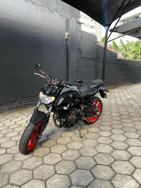 YAMAHA MT-07 700 ABS, Foto 2