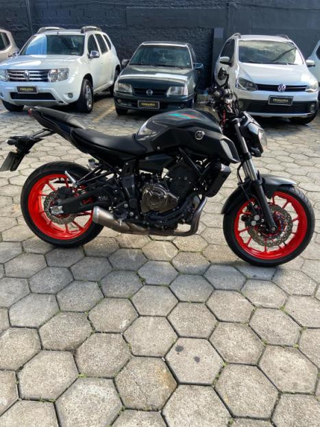 YAMAHA MT-07 700 ABS, Foto 3