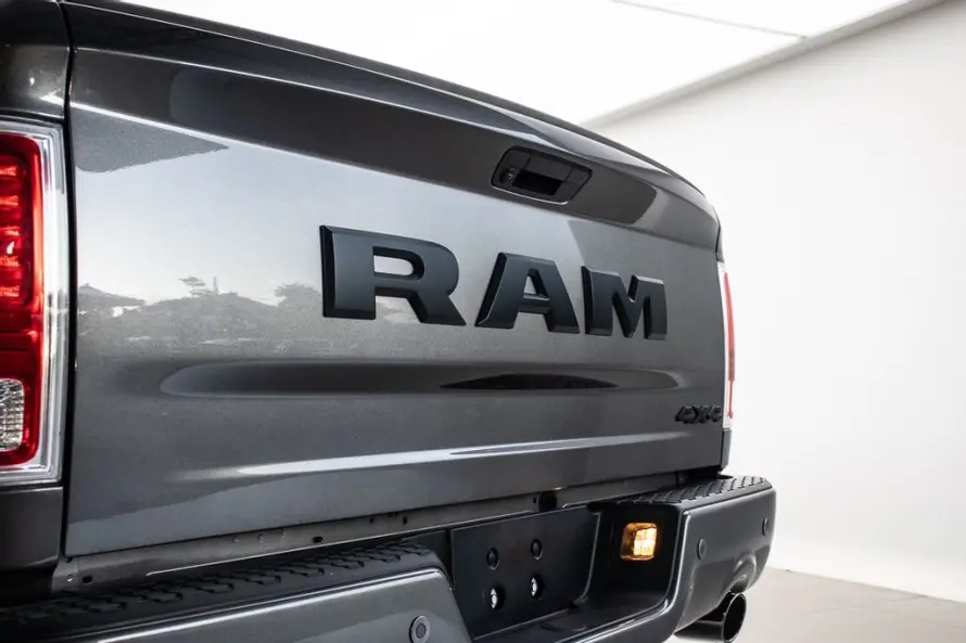 RAM Classic 5.7 V8 32V 4P HEMI LARAMIE NIGHT EDITION AUTOMÁTICO, Foto 20