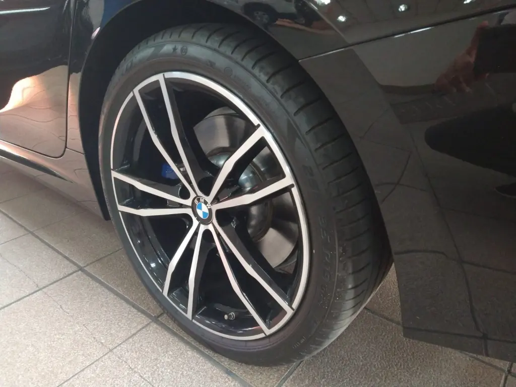 BMW 320I - Foto