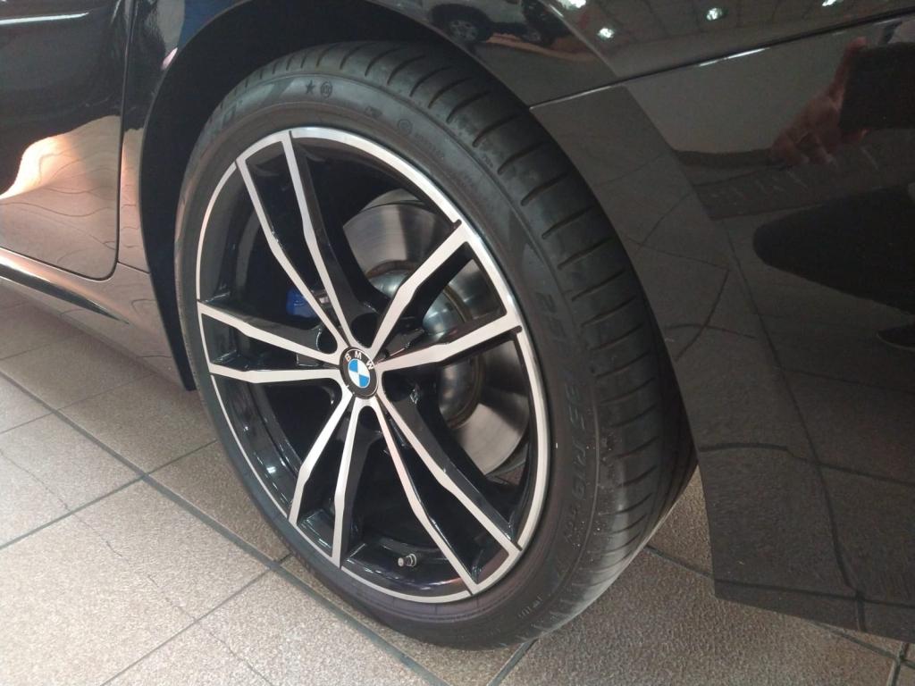 BMW 320I - Foto