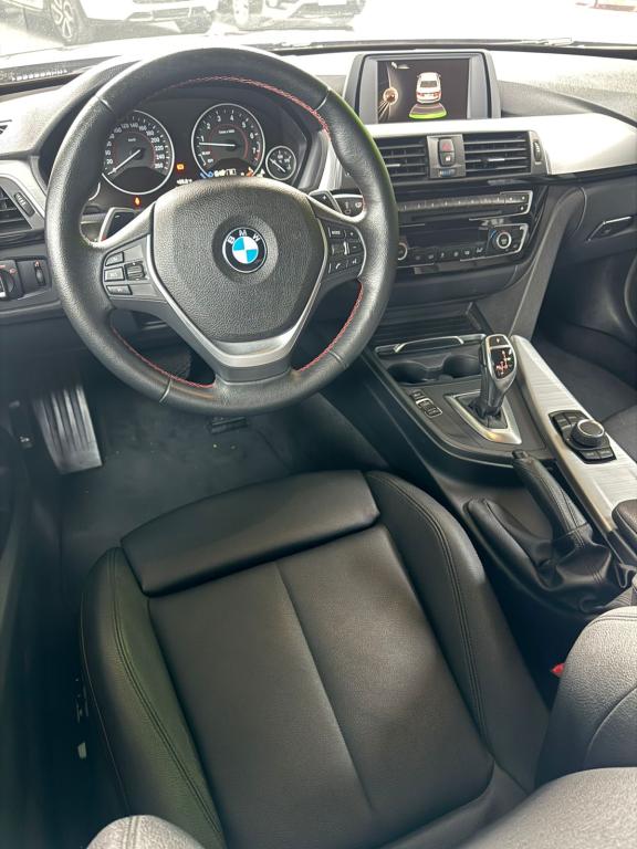 BMW 320I - Foto