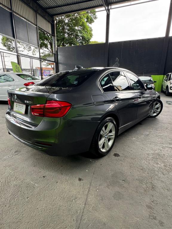 BMW 320I - Foto