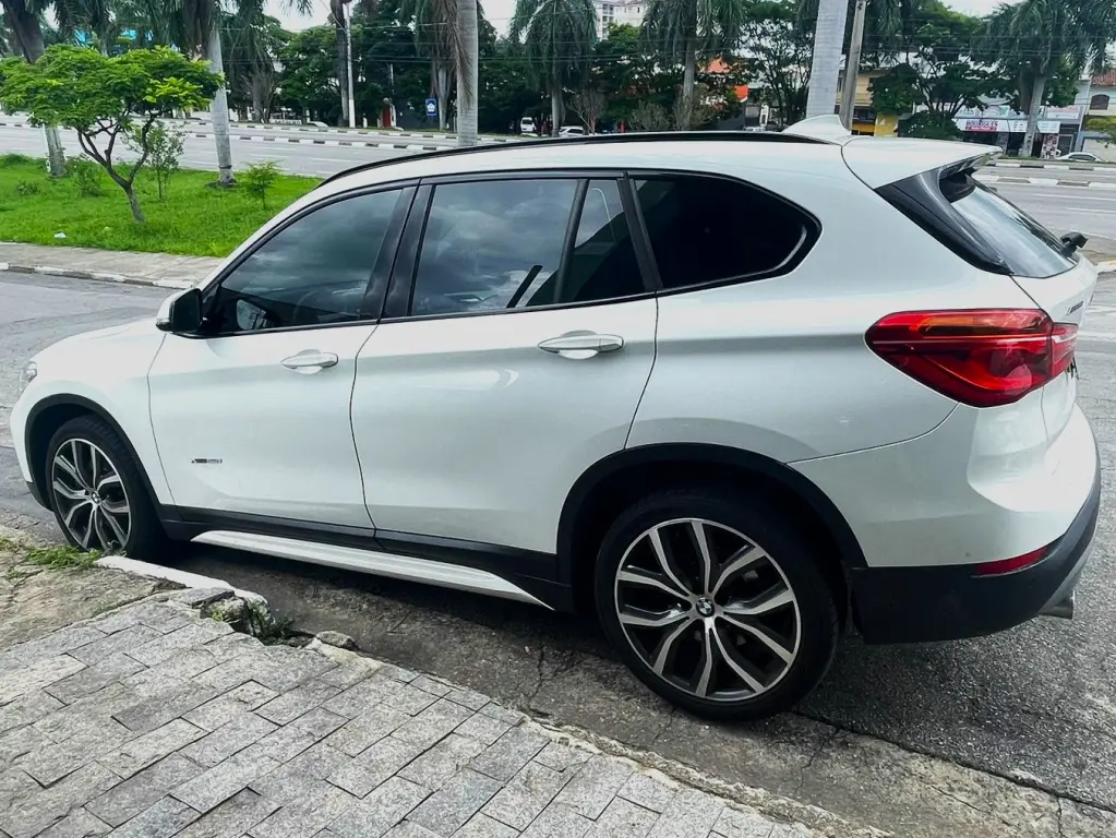 BMW X1 - Foto