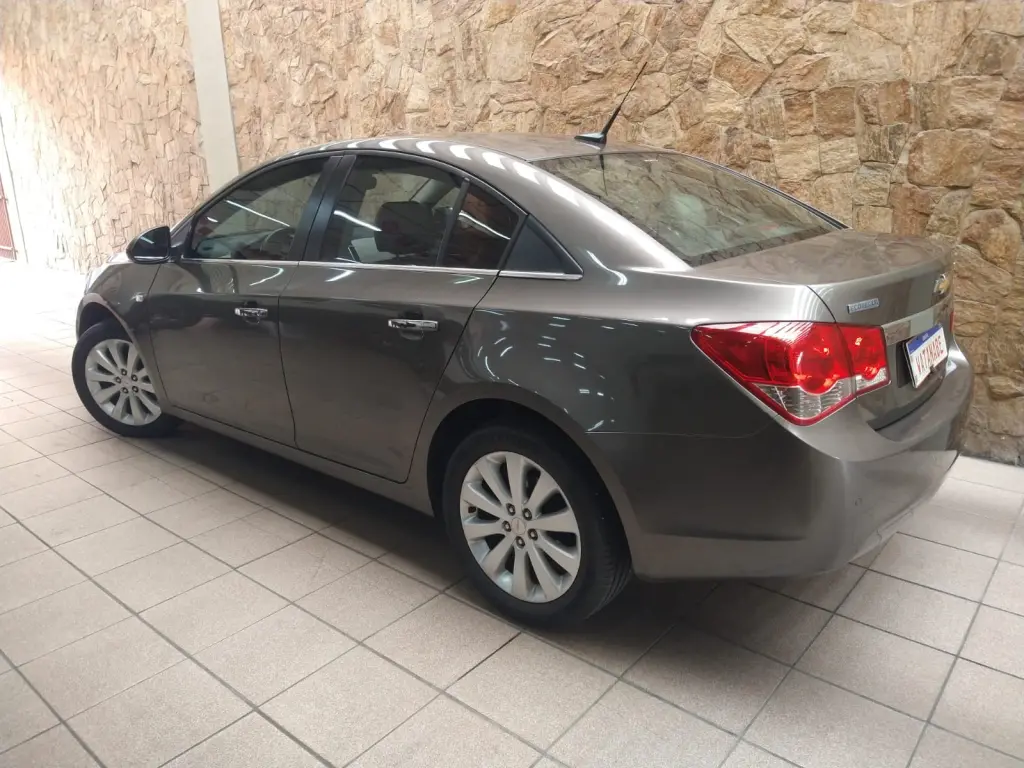 CHEVROLET Cruze Sedan - Foto