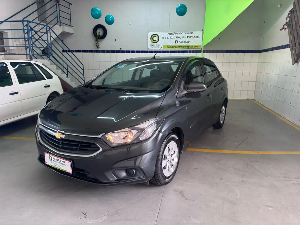 CHEVROLET Onix Hatch - Foto