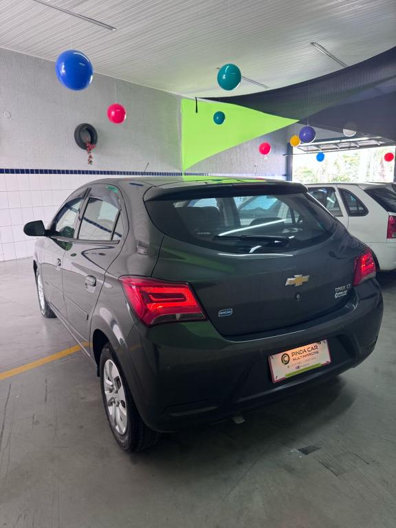 CHEVROLET Onix Hatch - Foto
