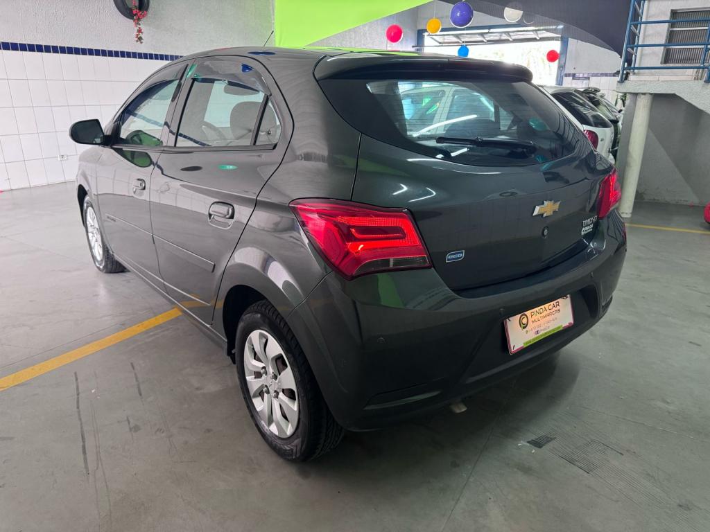 CHEVROLET Onix Hatch - Foto