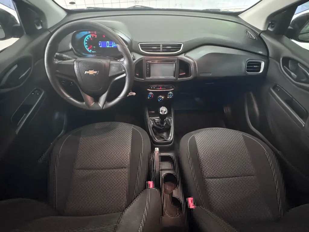 CHEVROLET Onix Hatch - Foto