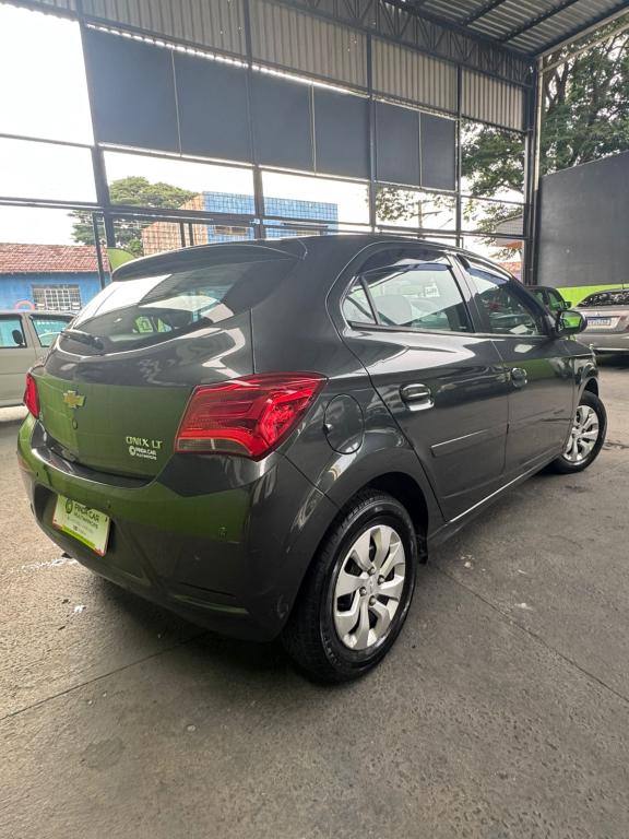 CHEVROLET Onix Hatch - Foto
