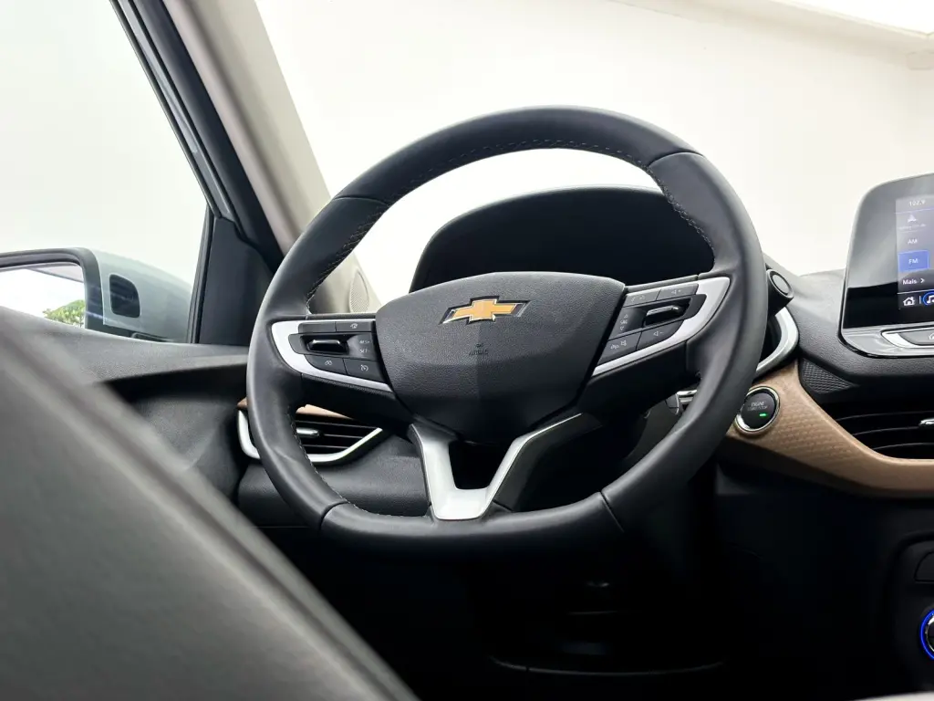 CHEVROLET Onix Hatch - Foto