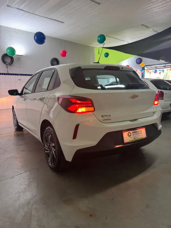 CHEVROLET Onix Hatch - Foto