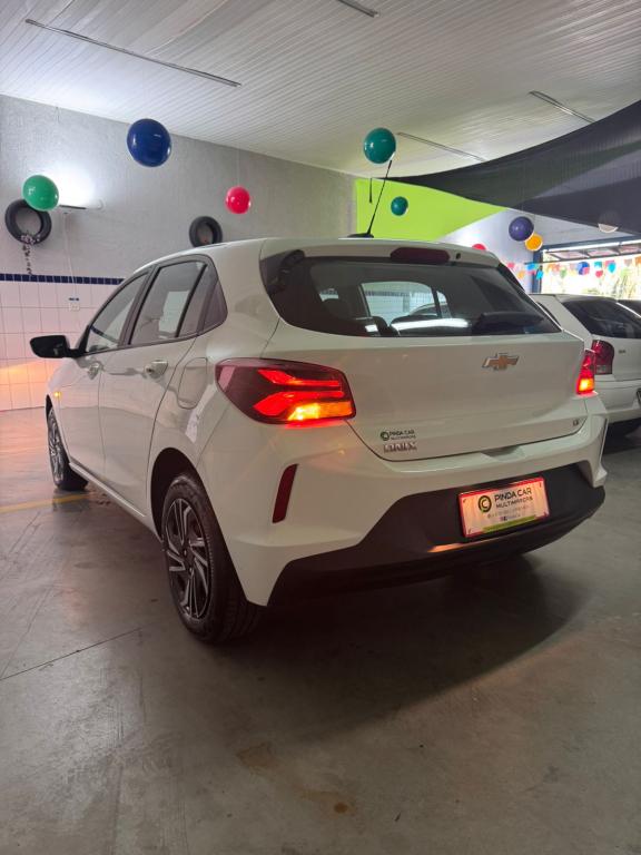 CHEVROLET Onix Hatch - Foto