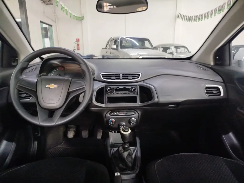 CHEVROLET Onix Hatch - Foto