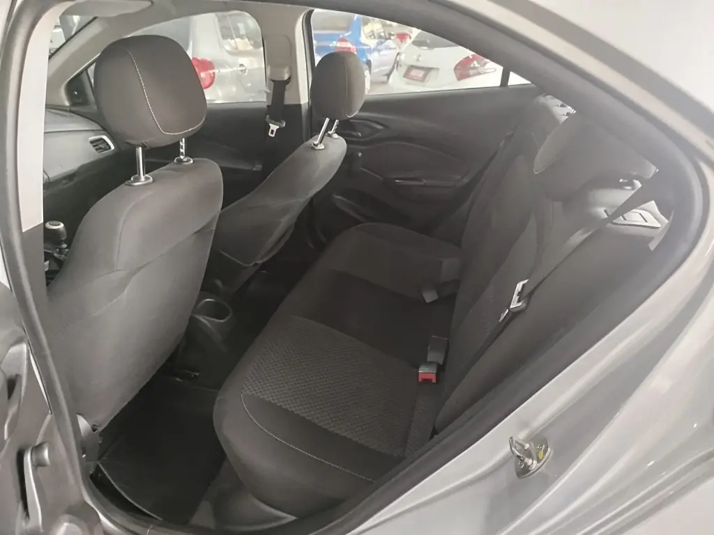 CHEVROLET Onix Hatch - Foto