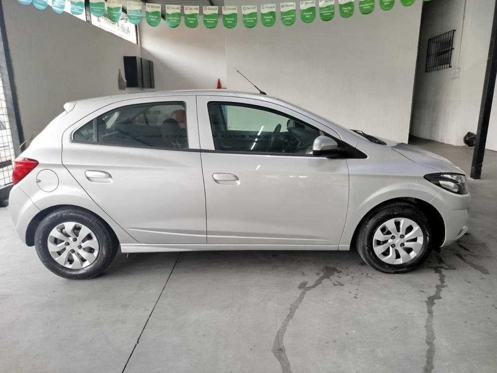 CHEVROLET Onix Hatch - Foto