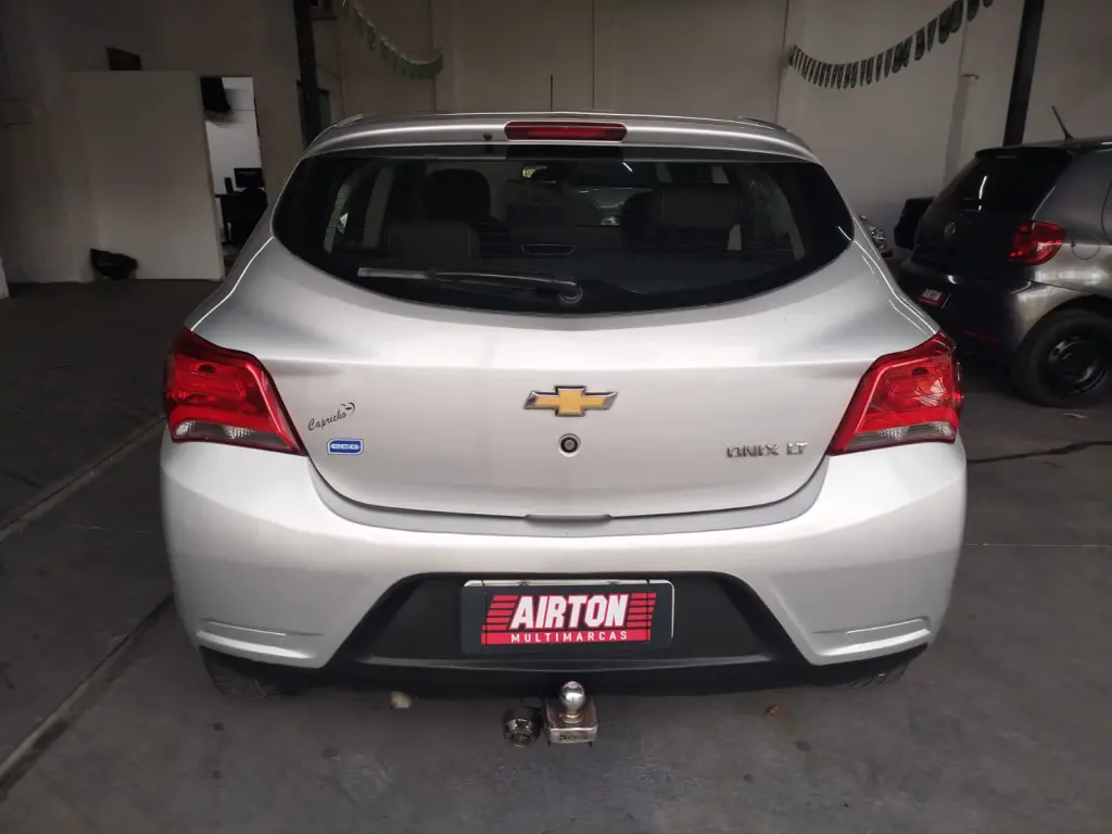 CHEVROLET Onix Hatch - Foto