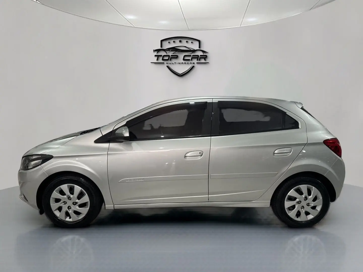 CHEVROLET Onix Hatch - Foto