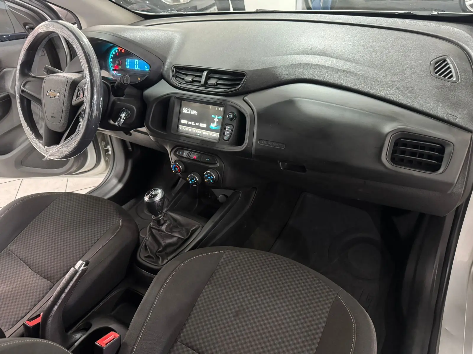 CHEVROLET Onix Hatch - Foto