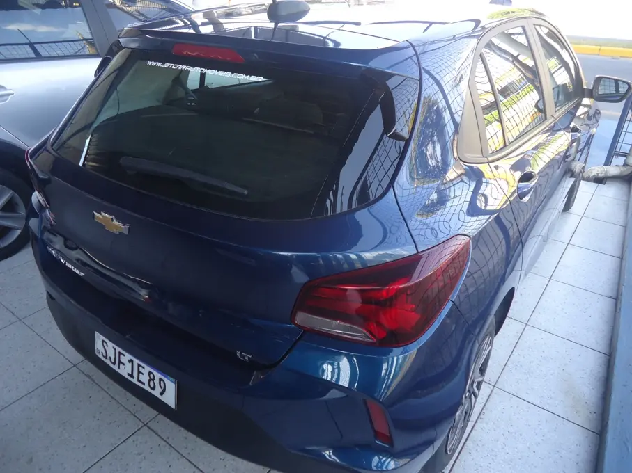 CHEVROLET Onix Hatch - Foto