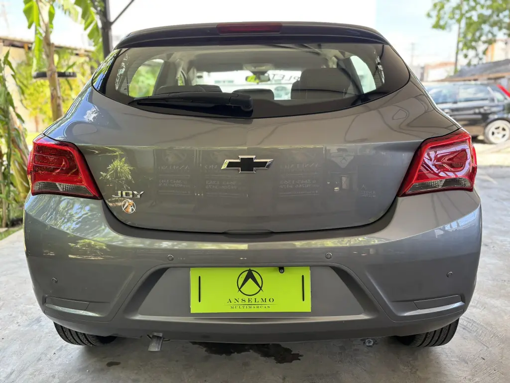 CHEVROLET Onix Hatch - Foto