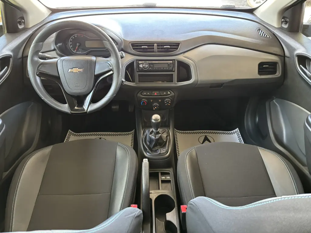 CHEVROLET Onix Hatch - Foto