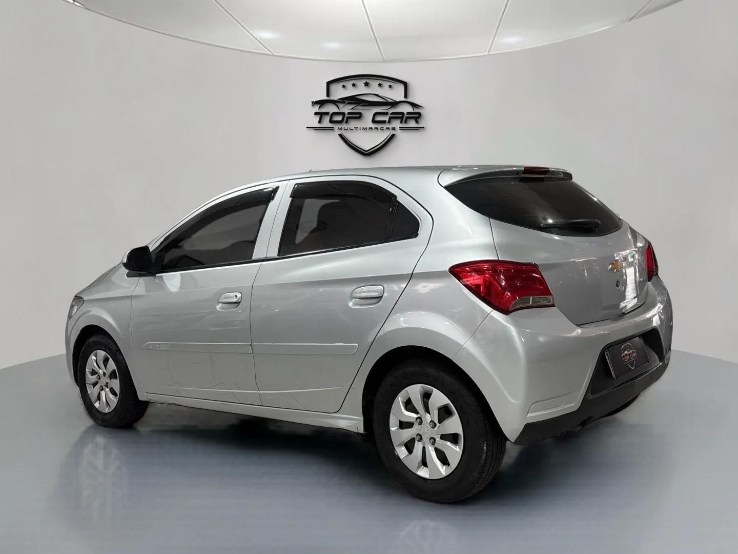 CHEVROLET Onix Hatch - Foto