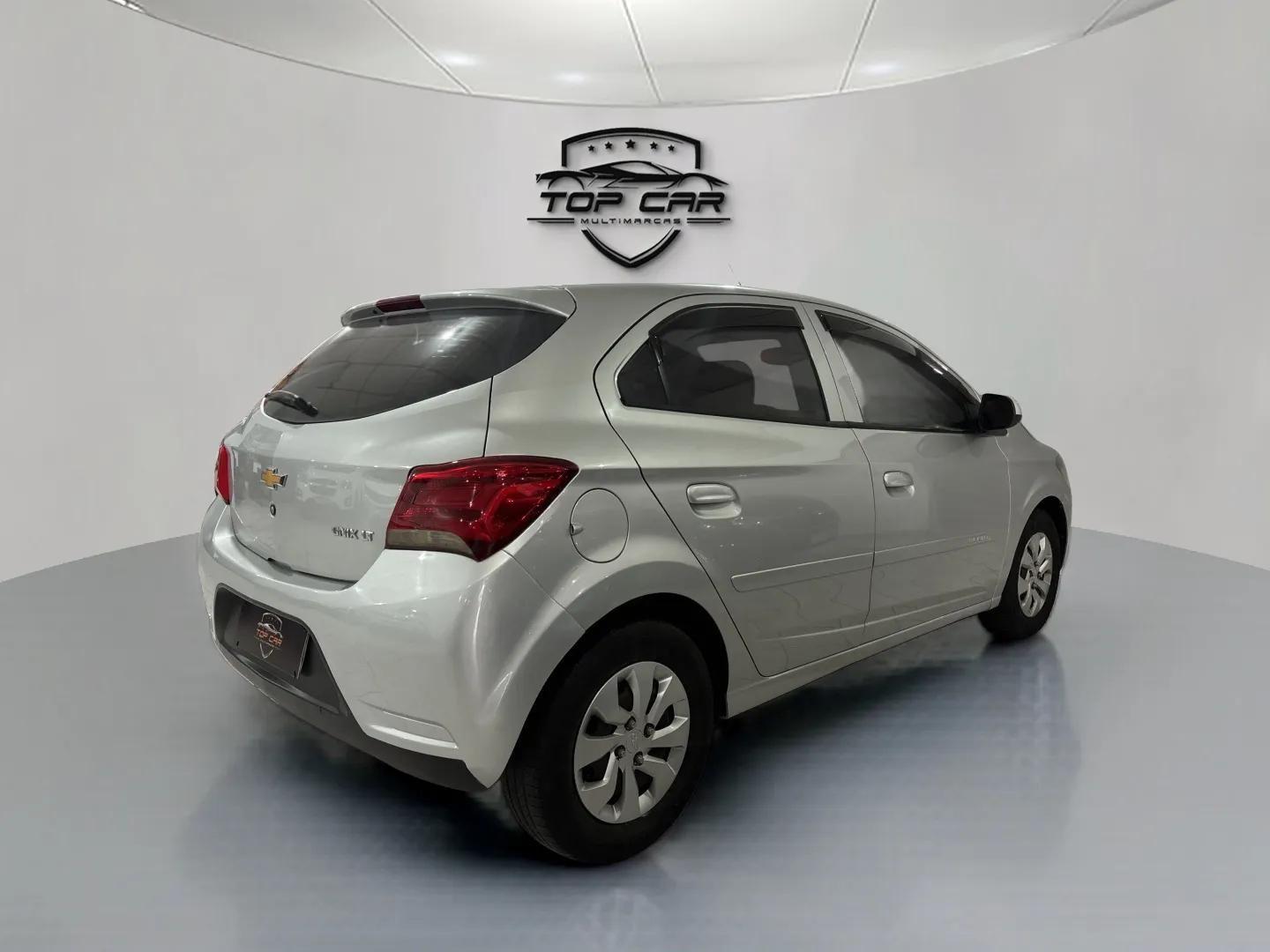 CHEVROLET Onix Hatch - Foto