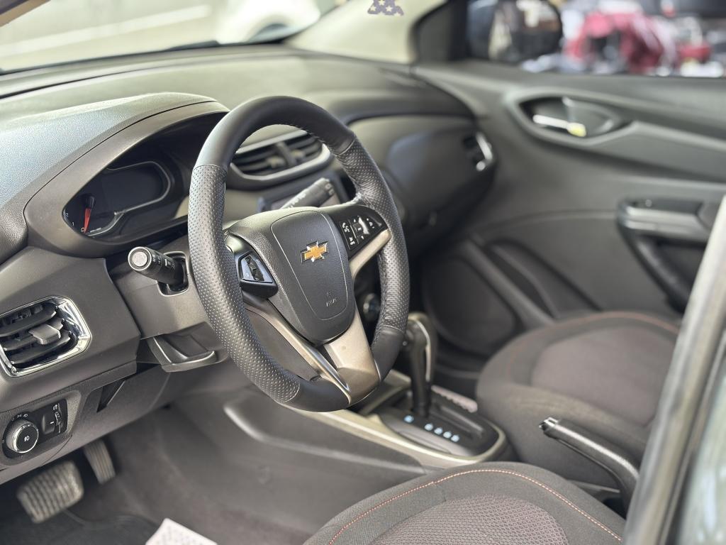 CHEVROLET Onix Hatch - Foto