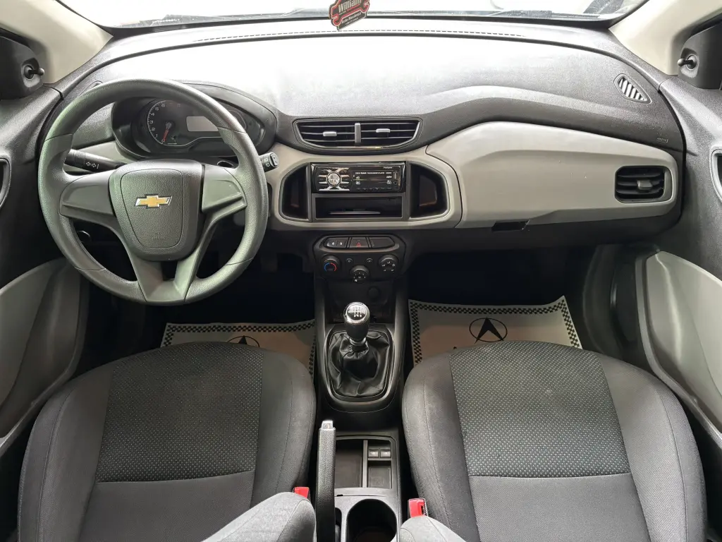 CHEVROLET Onix Hatch - Foto