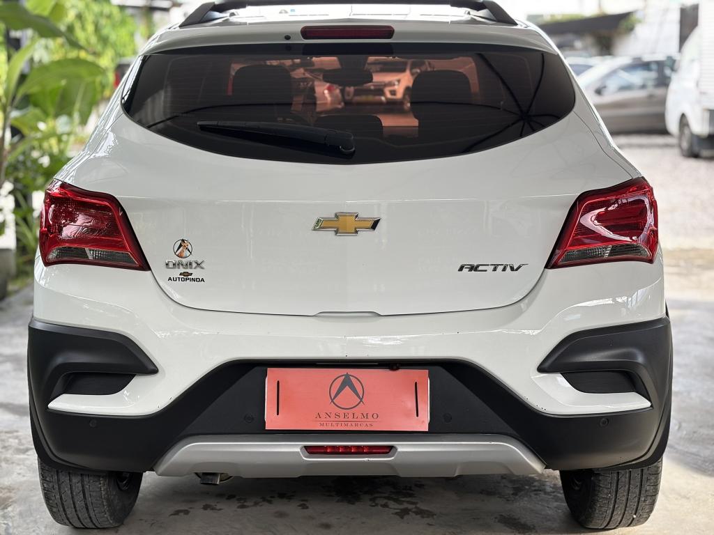 CHEVROLET Onix Hatch - Foto