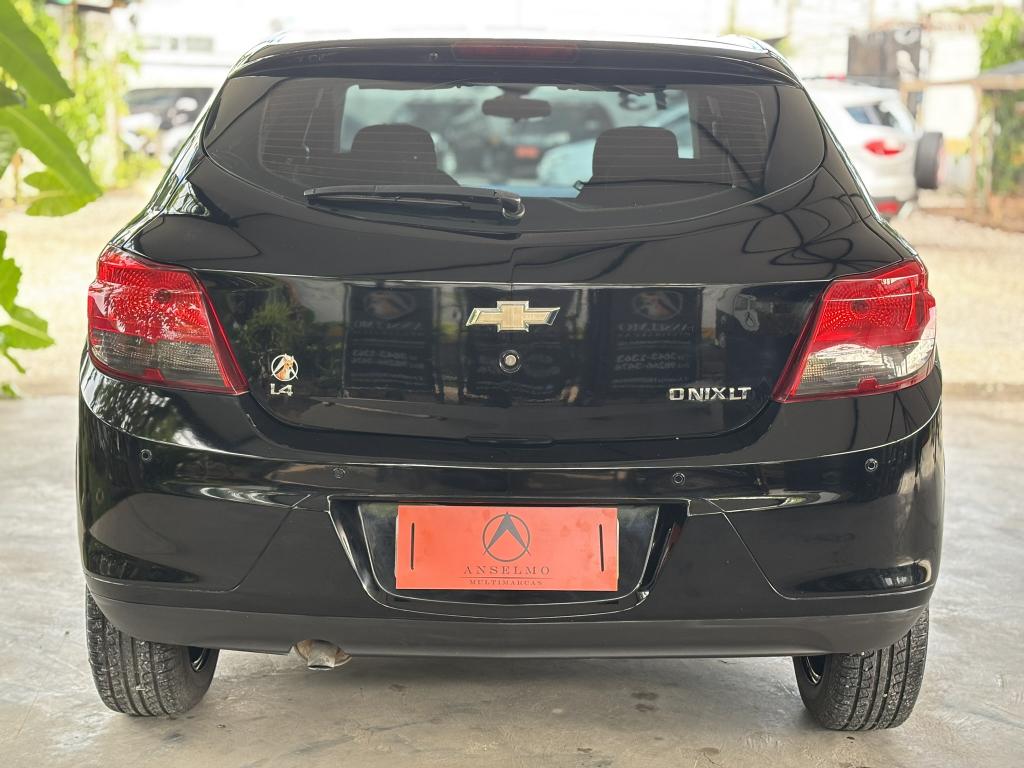 CHEVROLET Onix Hatch - Foto