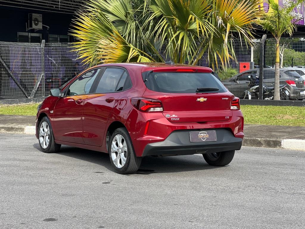 CHEVROLET Onix Hatch - Foto
