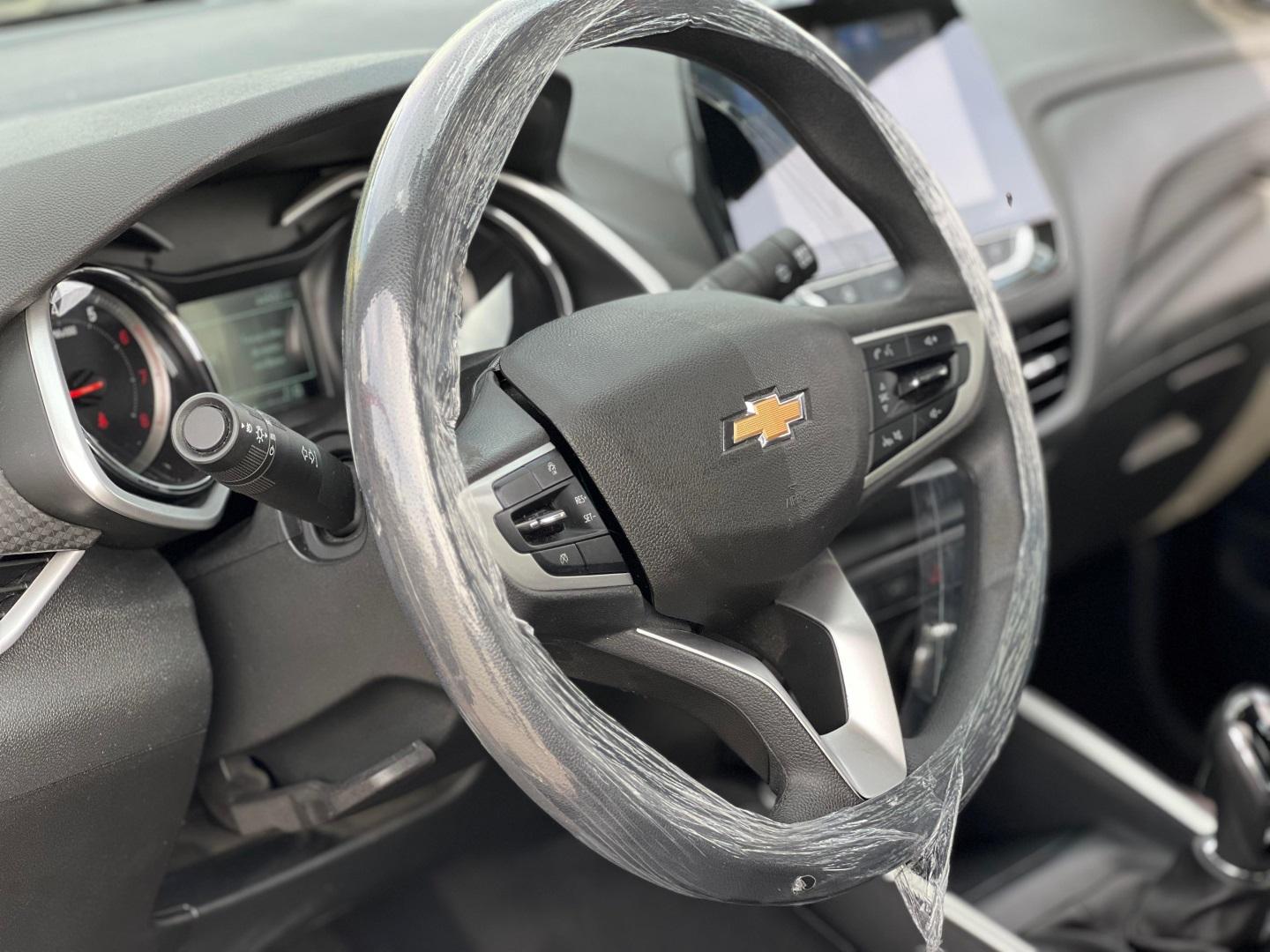 CHEVROLET Onix Hatch - Foto